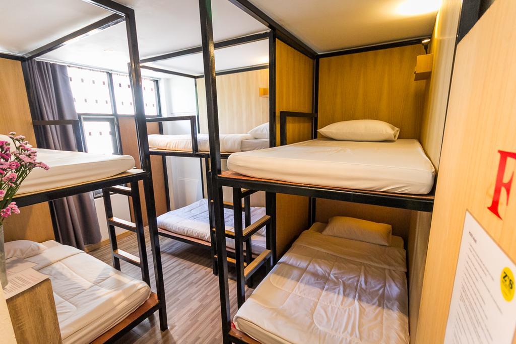 Z'S Hostel At Tha Phae Gate Chiang Mai Bagian luar foto